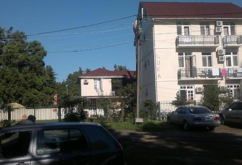 اتاق استاندارد, Luka, Near Church