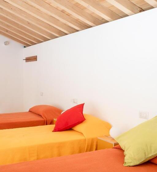 تختخواب در اتاق مشترک, Agriturismo La Derta