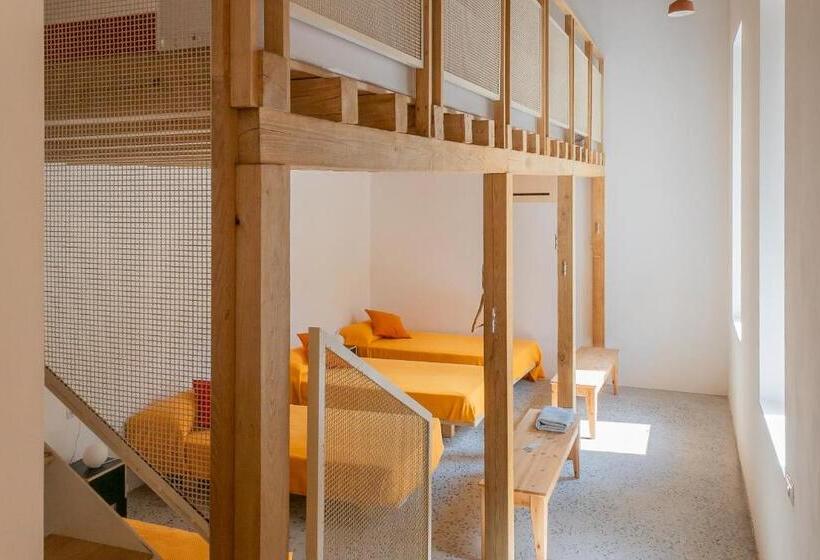 تختخواب در اتاق مشترک, Agriturismo La Derta