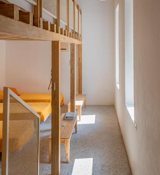 تختخواب در اتاق مشترک, Agriturismo La Derta
