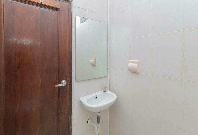 اتاق سوپریور, Urbanview Hotel Near Jatim Park 3 By Reddoorz