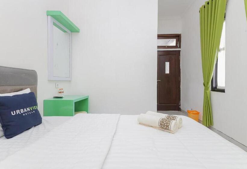اتاق سوپریور, Urbanview Hotel Near Jatim Park 3 By Reddoorz