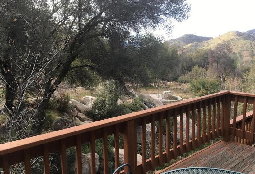 غرفة قياسية فردية سرير كينج, Whispering Pines Lodge