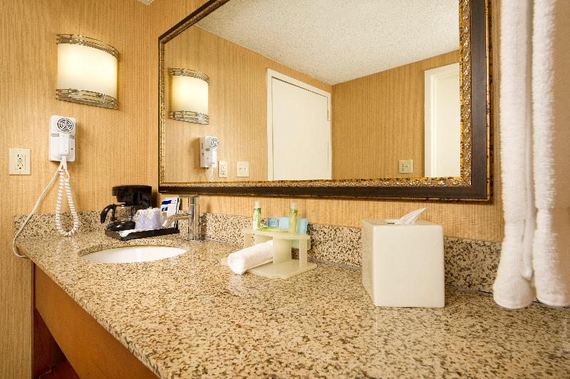 Стандартный Номер Кровать Кинг, Holiday Inn Express Fairfax Arlington Boulevard, An Ihg