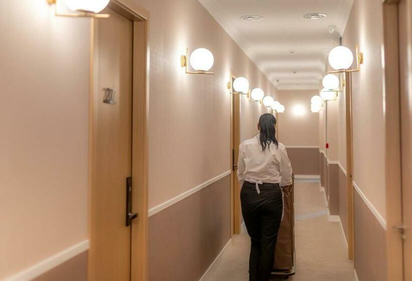 اتاق استاندارد, Newport Hotel Kutaisi