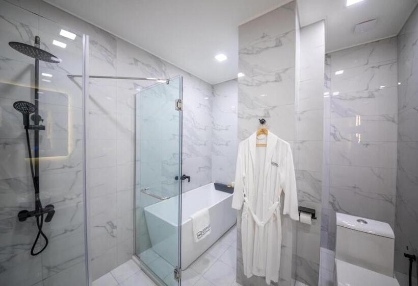 سوییت سوپریور, Newport Hotel Kutaisi