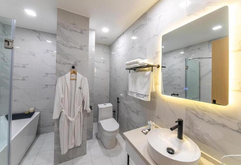 سوییت سوپریور, Newport Hotel Kutaisi