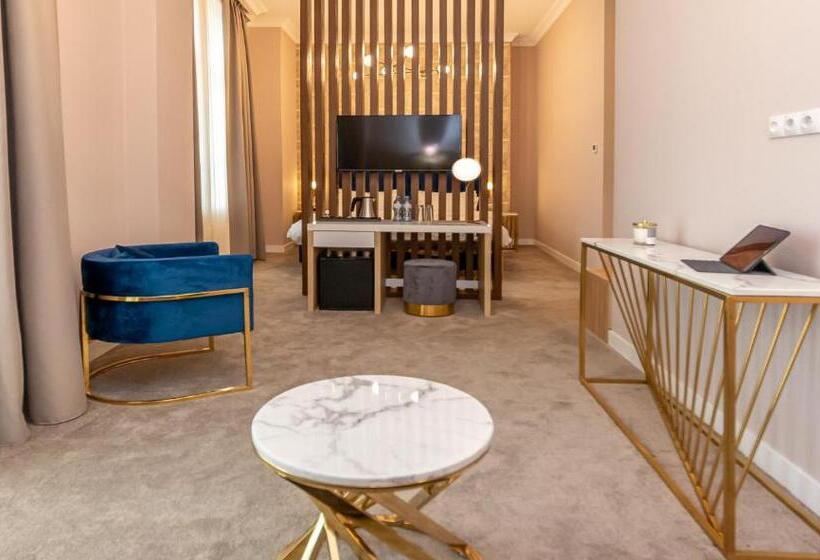 سوییت سوپریور, Newport Hotel Kutaisi