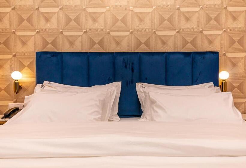 سوییت سوپریور, Newport Hotel Kutaisi