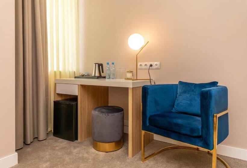 اتاق استاندارد با تخت بزرگ, Newport Hotel Kutaisi