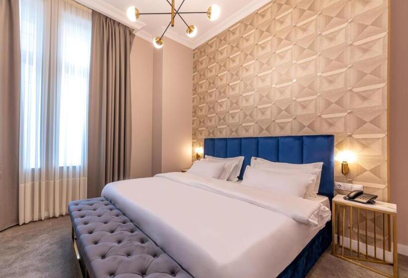 سوییت سوپریور, Newport Hotel Kutaisi