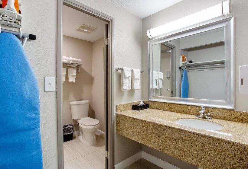 Номер Стандарт 2 Двуспальные Кровати, Orangewood Inn & Suites Kansas City Airport