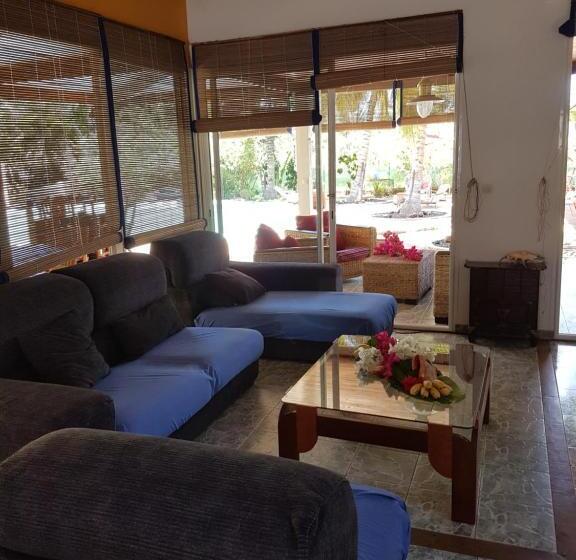 اتاق استاندارد با چشم‌انداز استخر, Villa Les Cocotiers