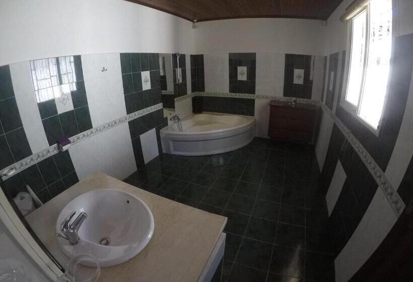اتاق استاندارد با چشم‌انداز استخر, Villa Les Cocotiers