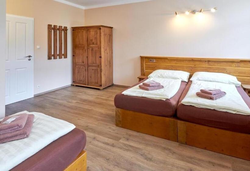 Четырехместный Номер Стандарт, Relax Hotel Valaška