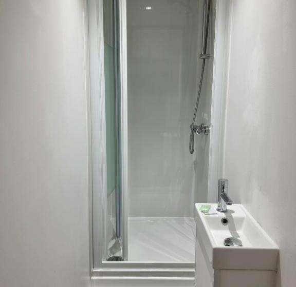 اتاق خانوادگی با سرویس بهداشتی مشترک, Park View House