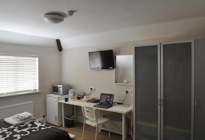 Номер Стандарт Трехместный, Debden Guest House