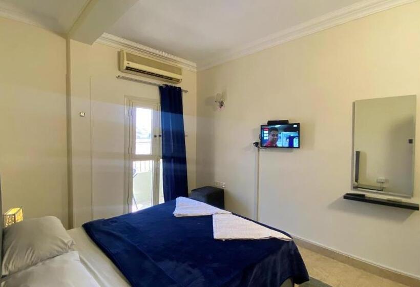 اتاق استاندارد سه تخته با بالکن, Key Of Pyramids View Inn