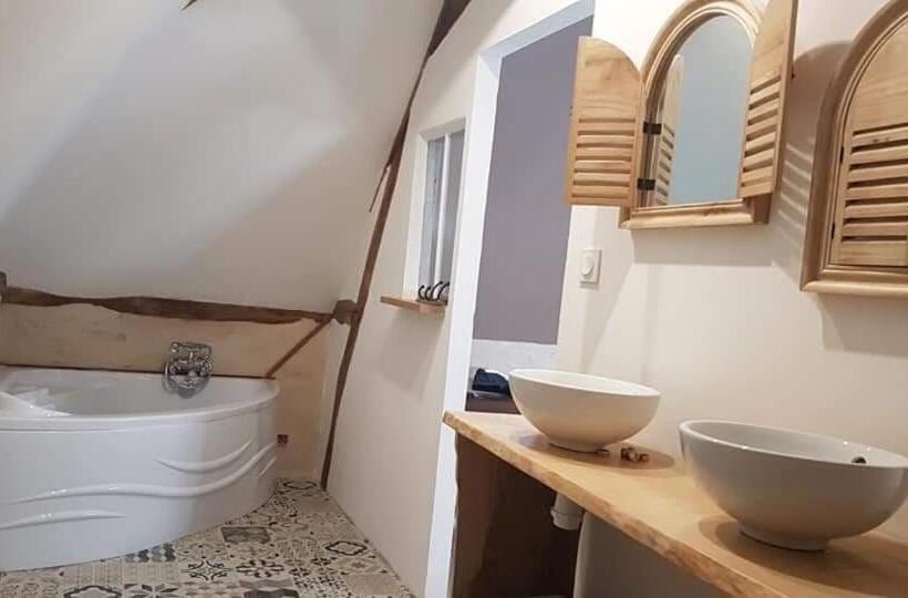 Дом 1 Спальня, Gîte Du Moulin De Barutel Mamers,petite Maison Avec 1 Chambre Idéale Couple,spa Et Soins Sur Réserva