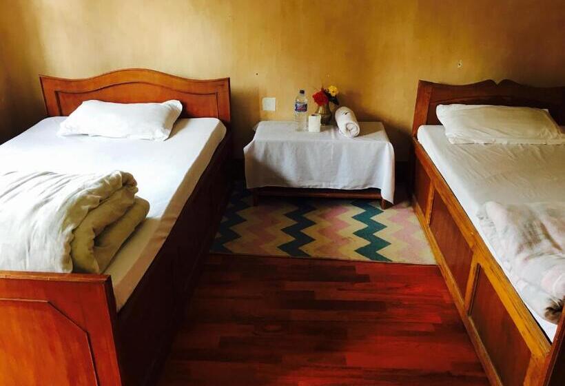 اتاق استاندارد با بالکن, Shrestha Hotel & Restaurant