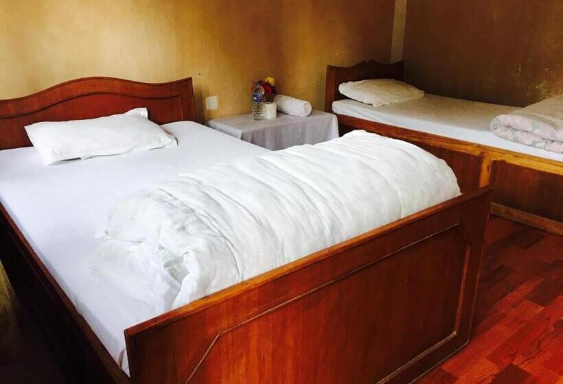 اتاق استاندارد با بالکن, Shrestha Hotel & Restaurant