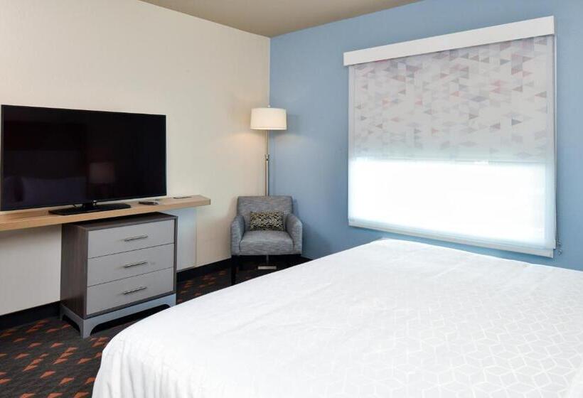 מיטת קינג בסוויטה, Holiday Inn Fort Worth   Alliance By Ihg