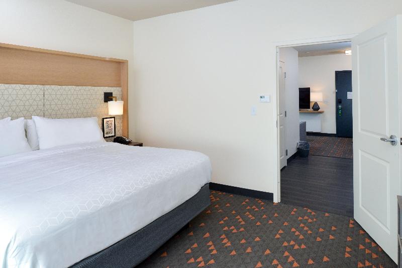 带大床的套房, Holiday Inn Fort Worth   Alliance By Ihg