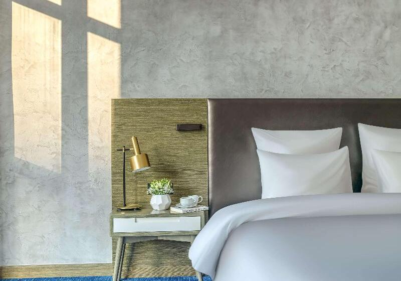 Номер Deluxe Вид на Озеро, Pullman Sharjah