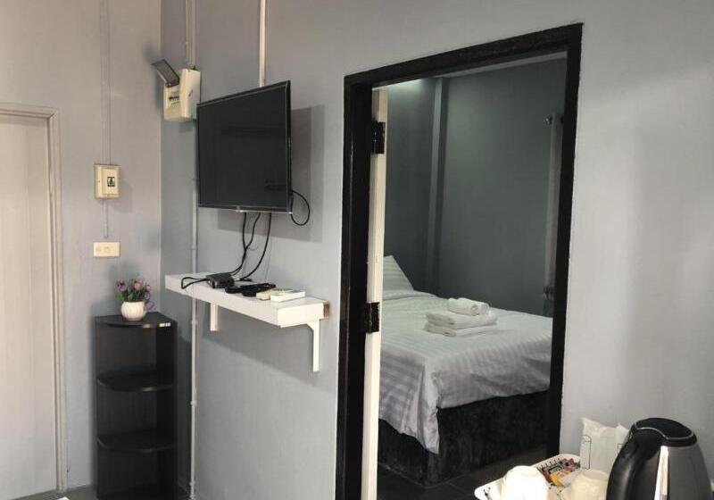 Номер Deluxe, The Money Inn