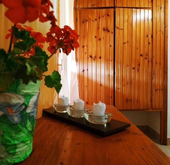 اتاق لوکس با بالکن, Oleander S Garden Traditional Cretan Cottage