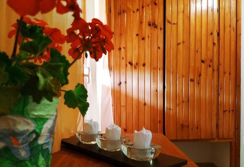 ダブルベッドスタンダードルーム, Oleander S Garden Traditional Cretan Cottage