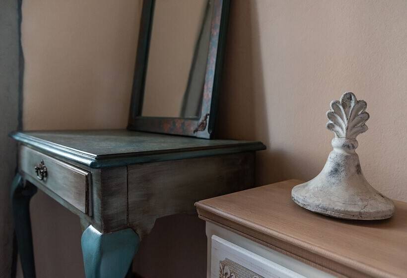 Escritório Estándar, Old Town Suites