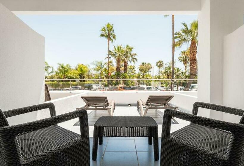 Стандартный четырехместный номер с видом на бассейн, ALEGRIA Costa Ballena Aquafun