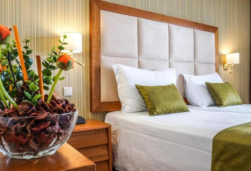 Comfort room with balcony, Baía Beach