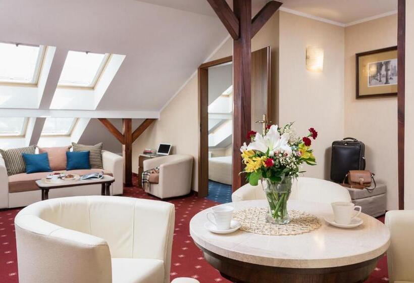آپارتمان خانوادگی, Booking Hotel Crown Piast & Spa