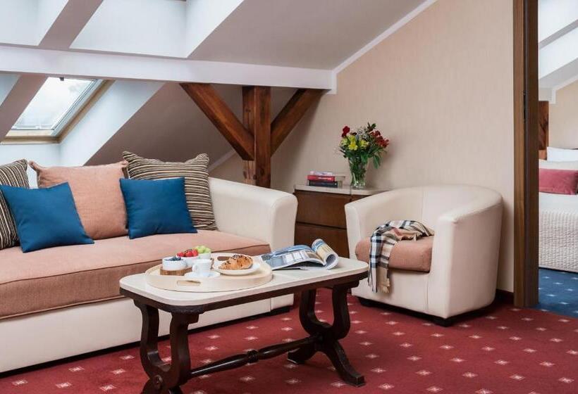 آپارتمان خانوادگی, Booking Hotel Crown Piast & Spa