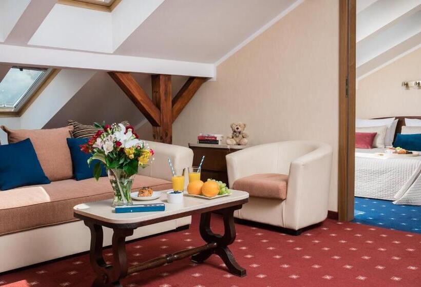 آپارتمان خانوادگی, Booking Hotel Crown Piast & Spa