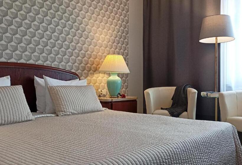 اتاق استاندارد با تخت بزرگ, Booking Hotel Crown Piast & Spa