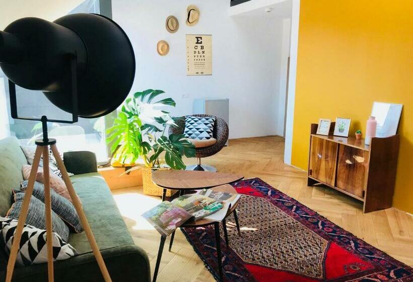 شقة غرفة واحدة, Camino Home 2