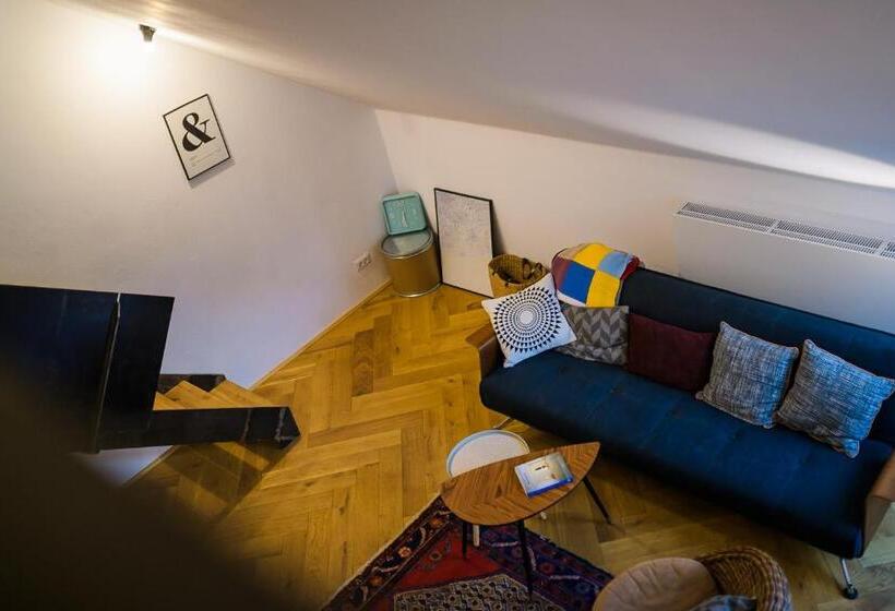 شقة غرفة واحدة, Camino Home 2