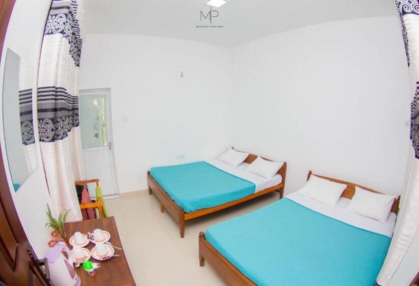 اتاق خانوادگی با چشم‌انداز کوه, Tea Breeze Motel