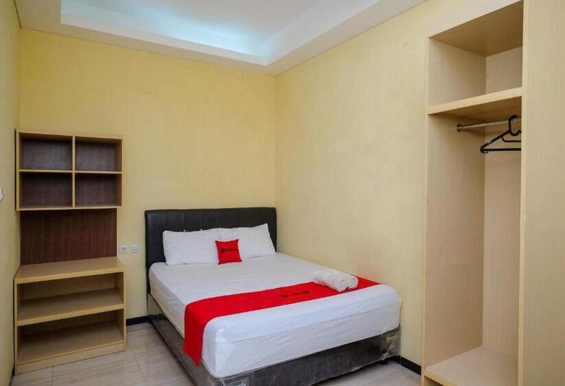Номер Deluxe, Reddoorz Near Taman Pantai Alam Indah Tegal
