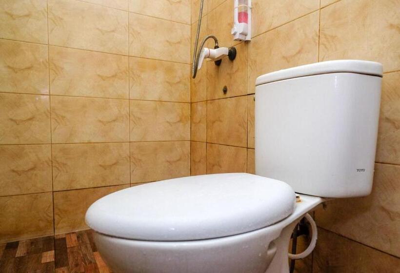 Номер Deluxe, Reddoorz Near Taman Pantai Alam Indah Tegal