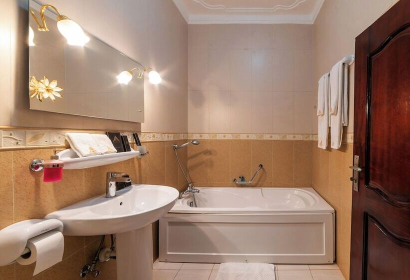 اتاق لوکس با چشم‌انداز باغ, A Lure Hotel & Residences