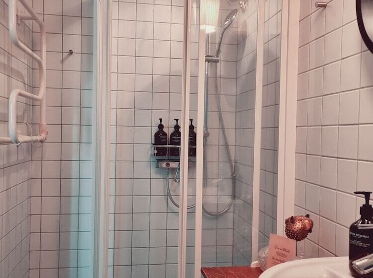 标准间, Idala Gård
