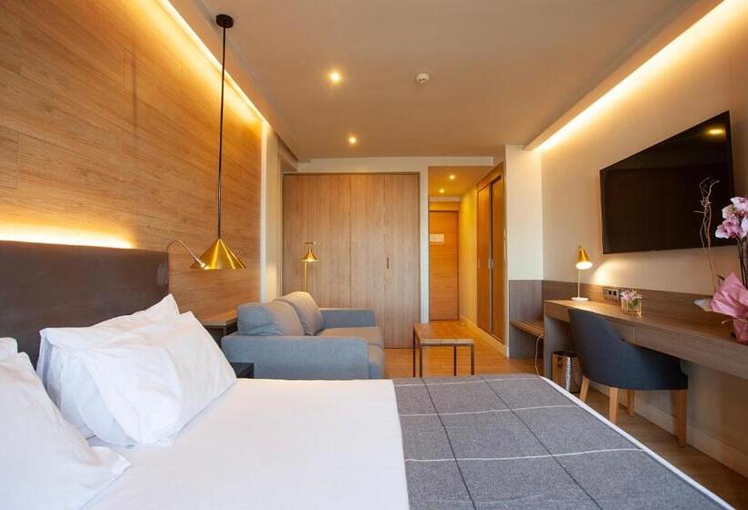 اتاق پریمیوم سه تخته, Espahotel Plaza De España
