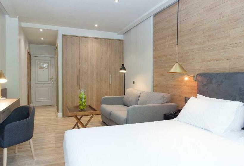 اتاق پریمیوم سه تخته, Espahotel Plaza De España