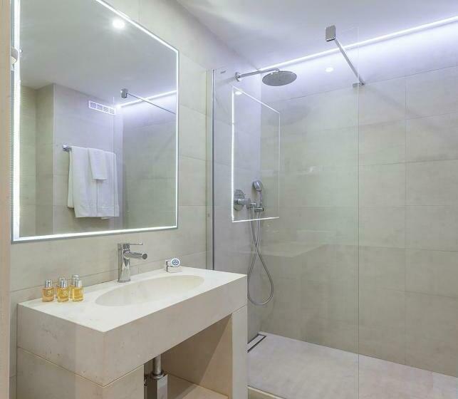 اتاق پریمیوم سه تخته, Espahotel Plaza De España
