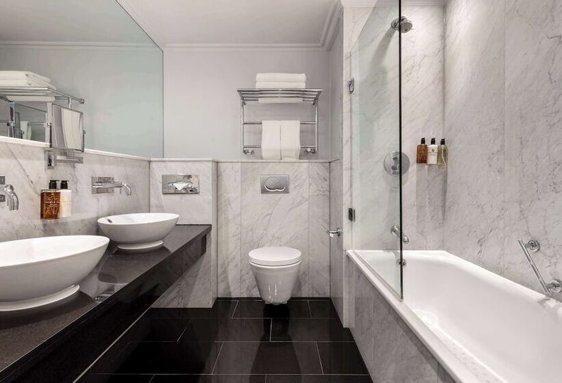 Номер Superior, The May Fair, A Radisson Collection Hotel, Mayfair London