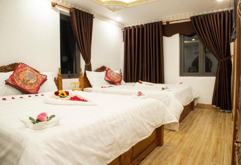 اتاق لوکس با چشم‌انداز دریا, Money Fine Quy Nhơn   Khách Sạn Dát Vàng